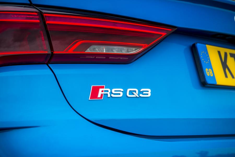 Логотип Audi RS Q3 Sportback 2019 года  (UK) (фото 12 из 71)
